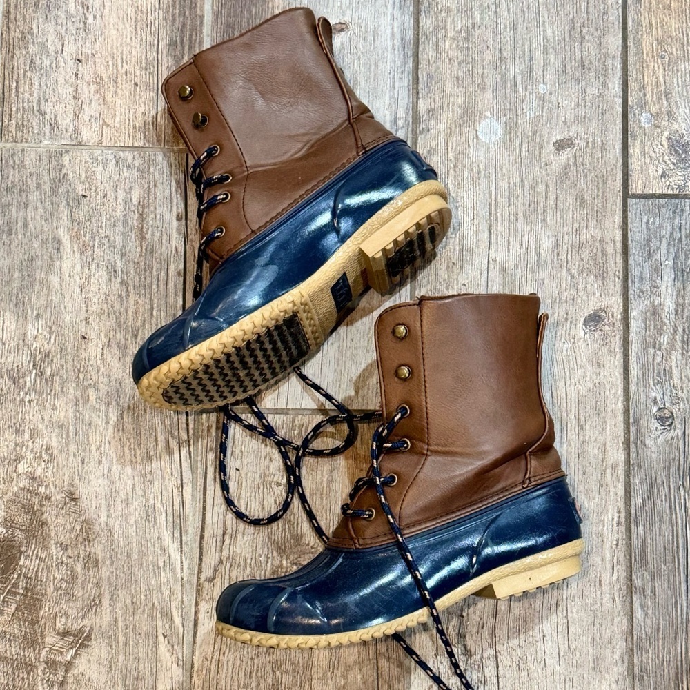 Boots​ - Picture 2 of 9